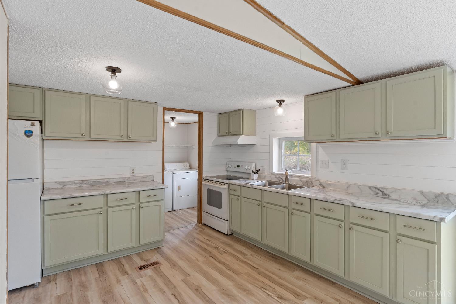 916 Wise Road Property Photo 18