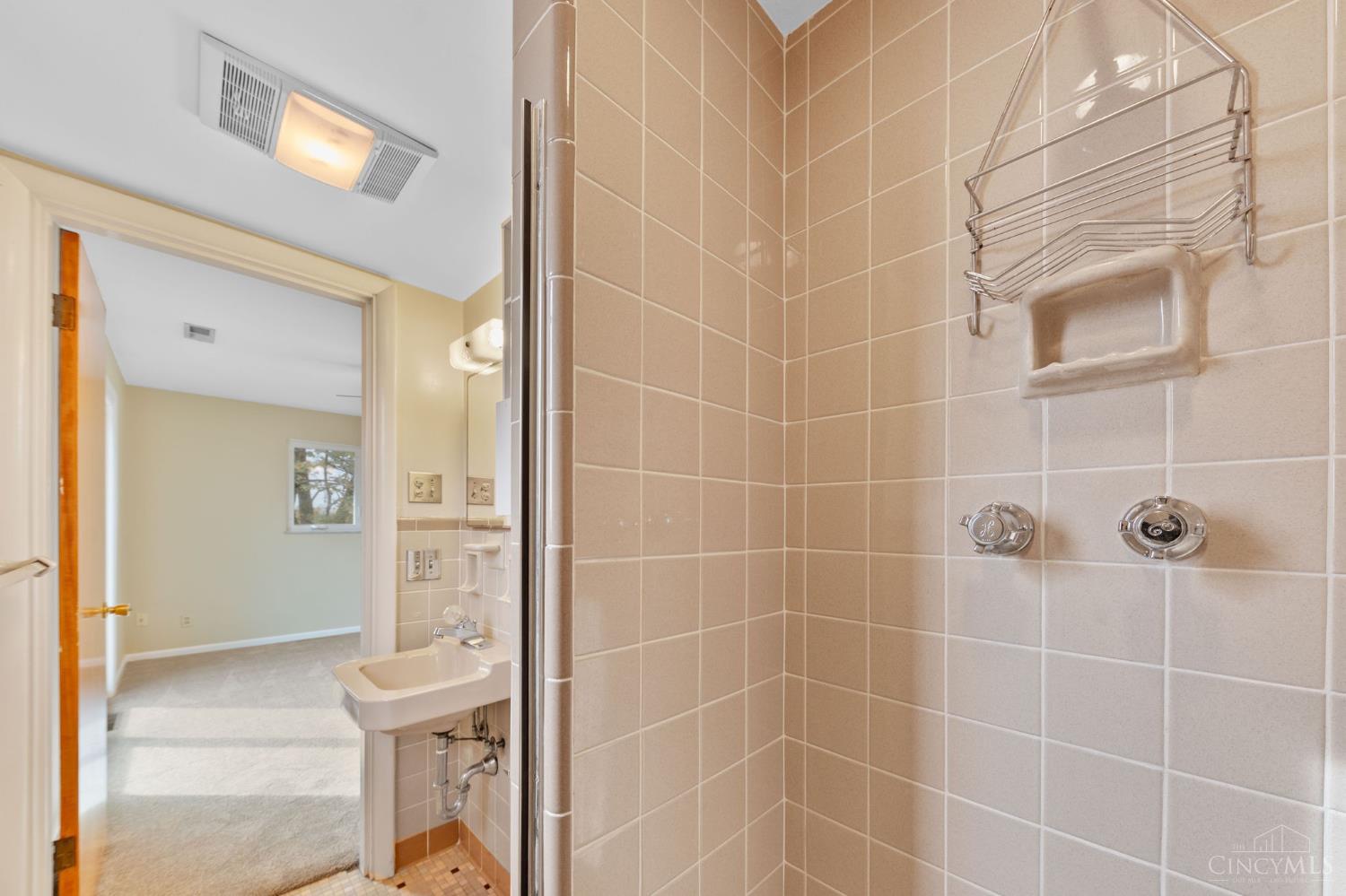 W 1142 Seymour Avenue Property Photo 20