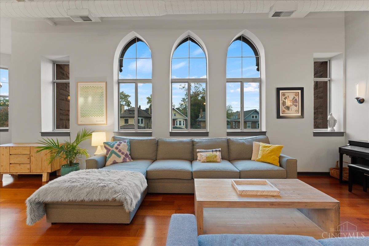 2700 Ashland Avenue Property Photo 4