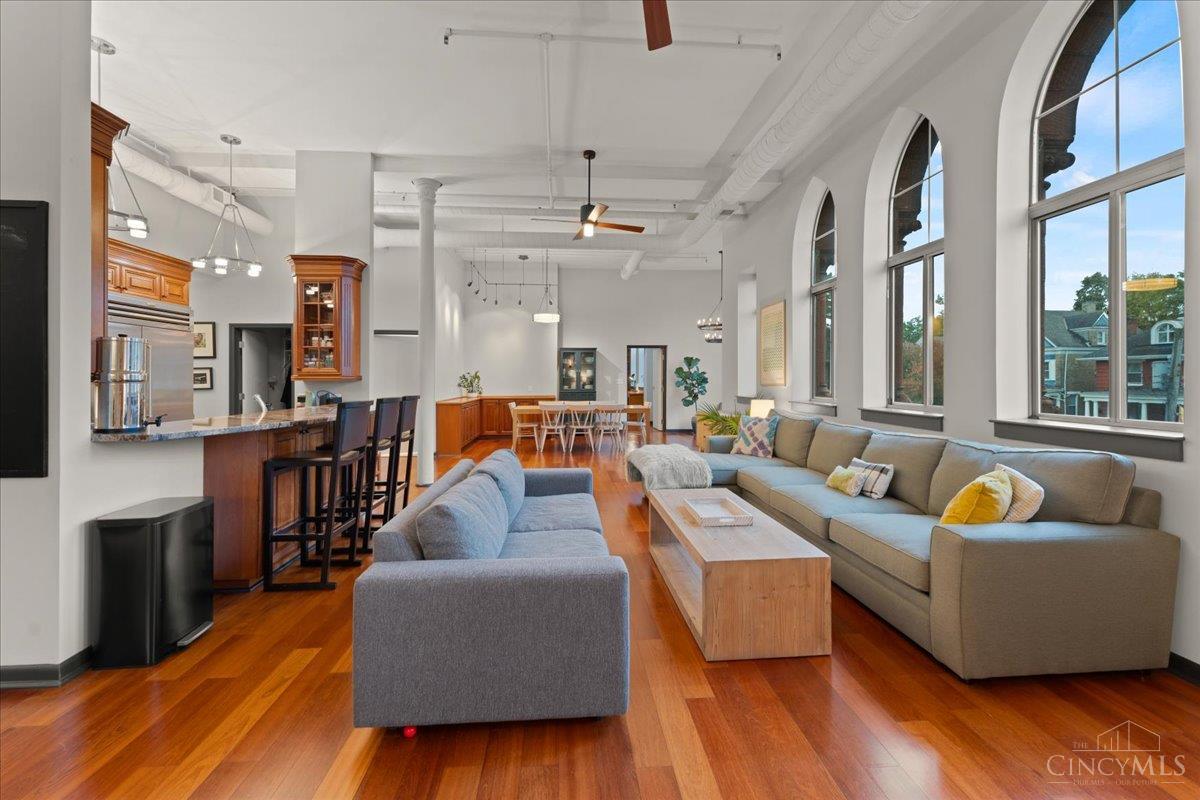 2700 Ashland Avenue Property Photo 5