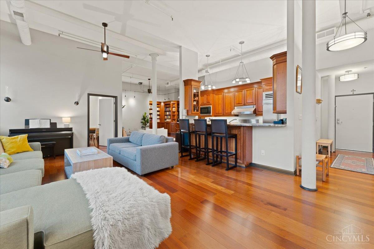 2700 Ashland Avenue Property Photo 6