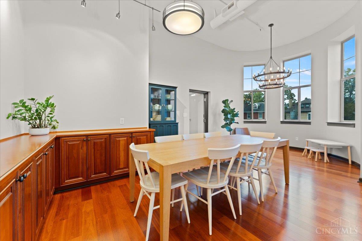 2700 Ashland Avenue Property Photo 9