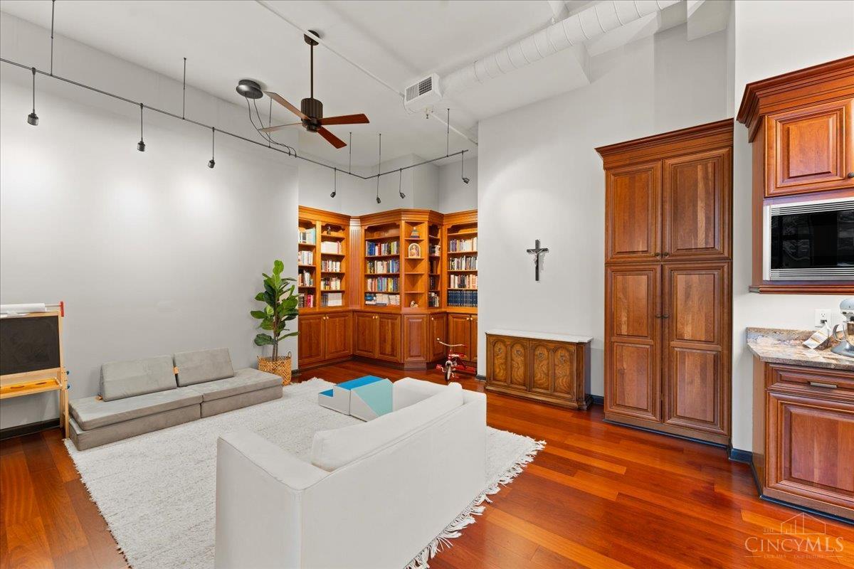 2700 Ashland Avenue Property Photo 12