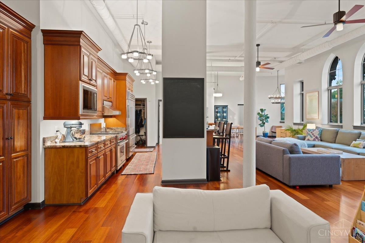 2700 Ashland Avenue Property Photo 17