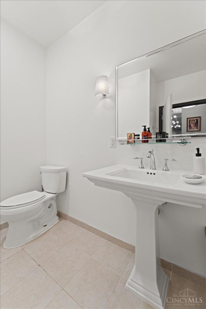 2700 Ashland Avenue Property Photo 19