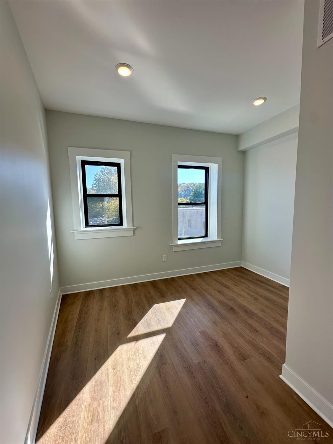 4024 Hamilton Avenue Property Photo 5
