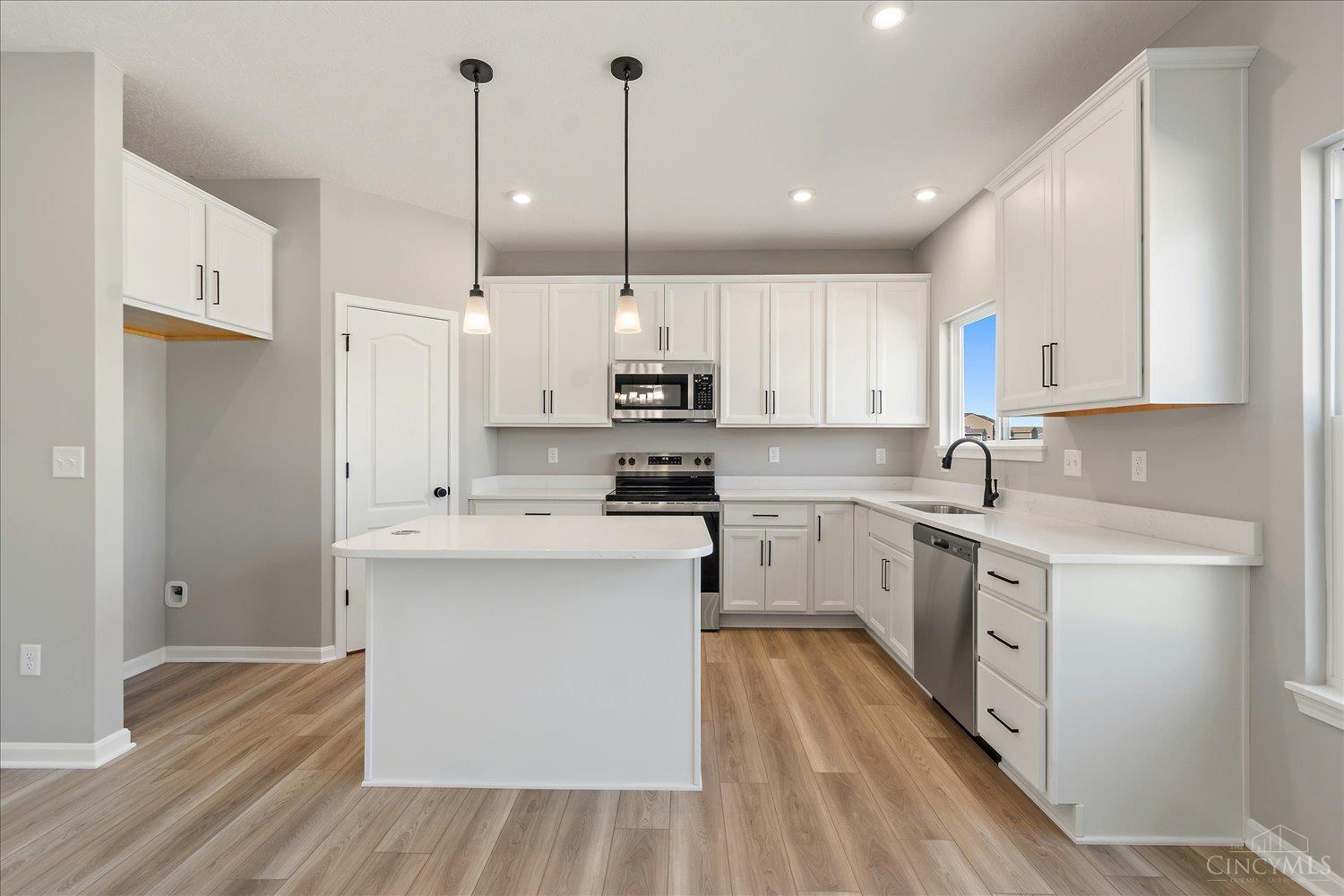 6071 Foothills Drive Property Photo 3