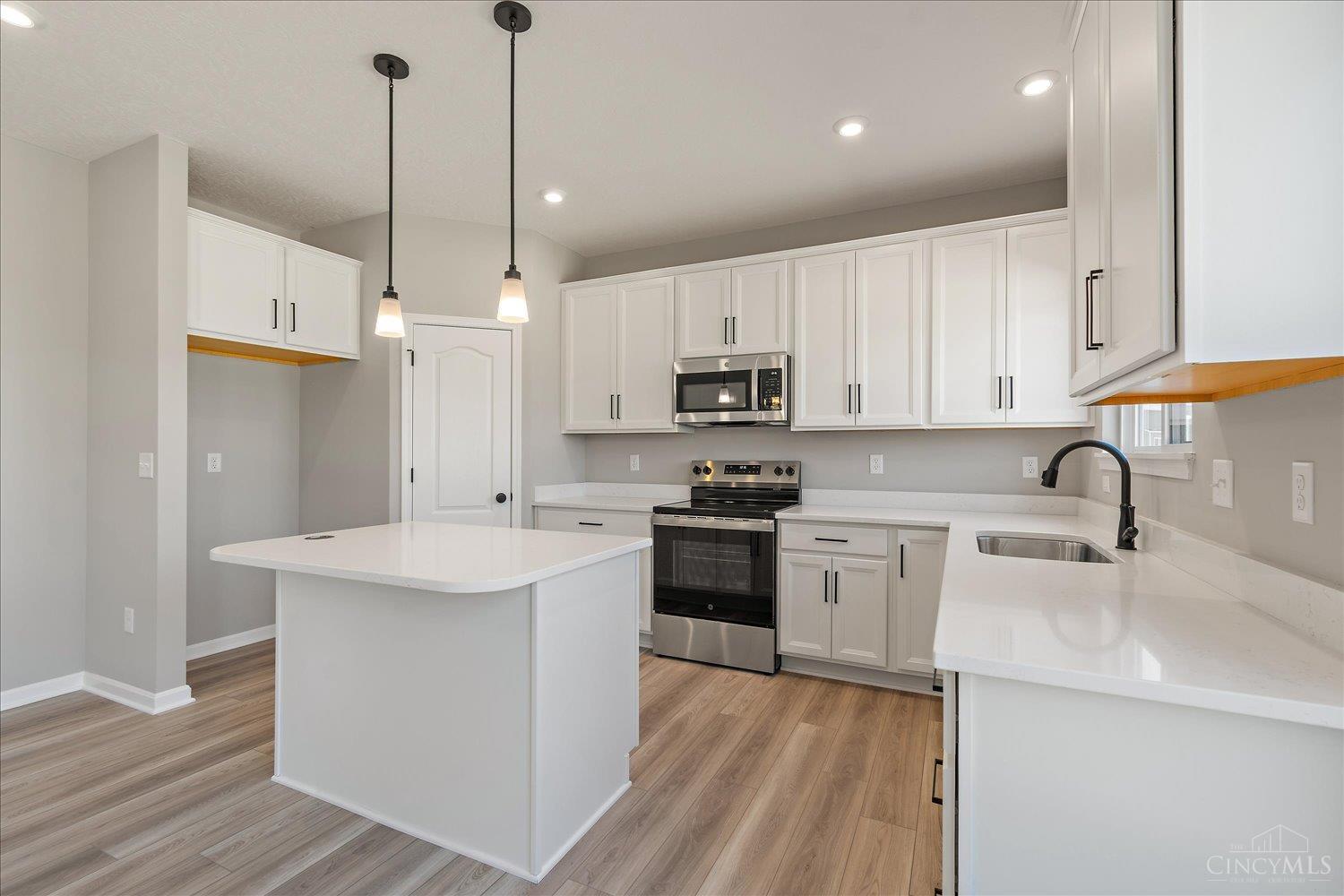 6071 Foothills Drive Property Photo 4