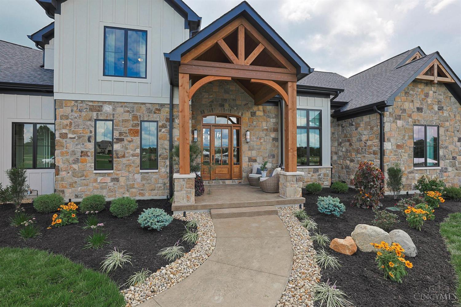 9798 Christian Court Property Photo 4