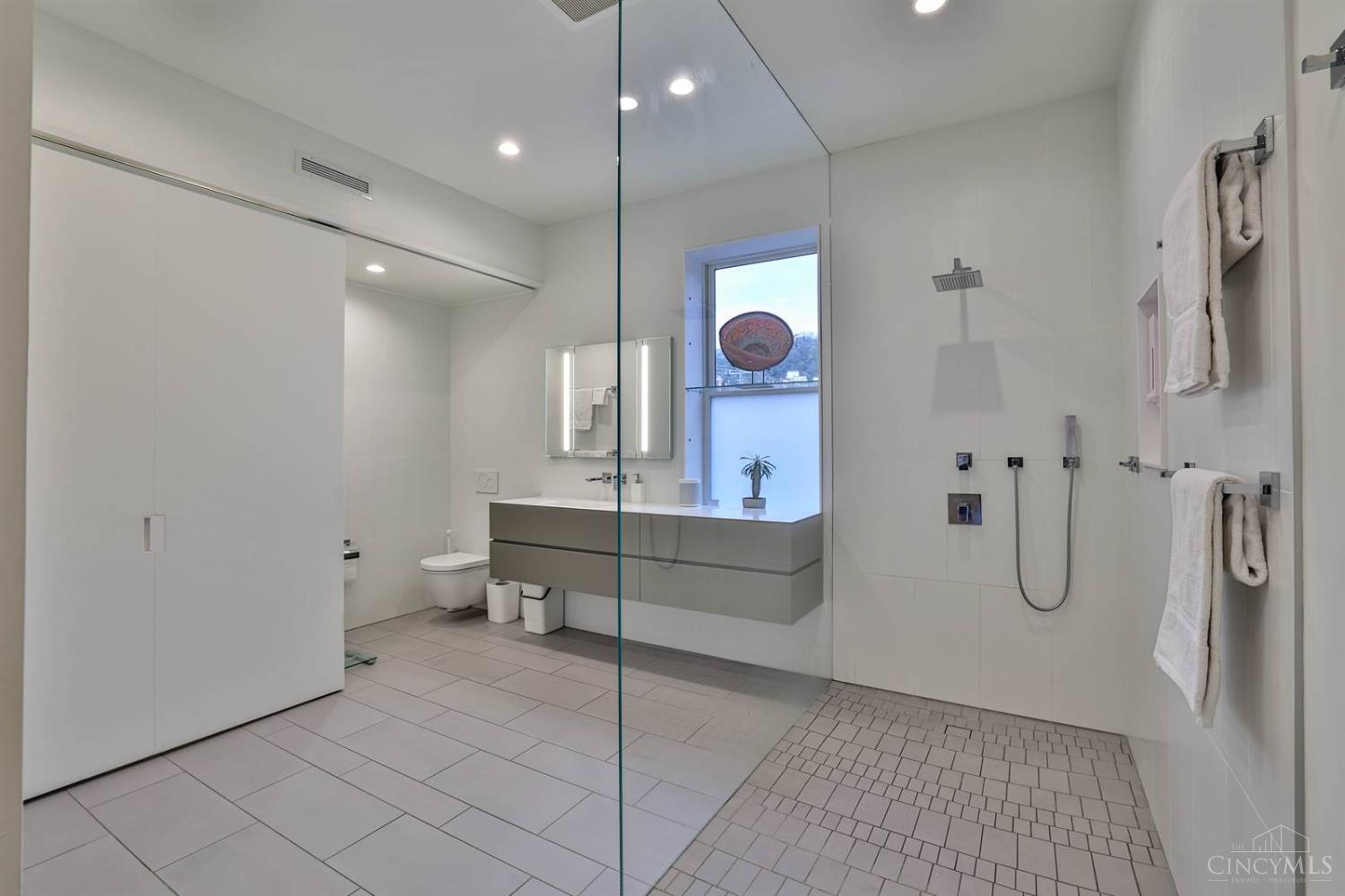 1826 Elm Street Property Photo 27