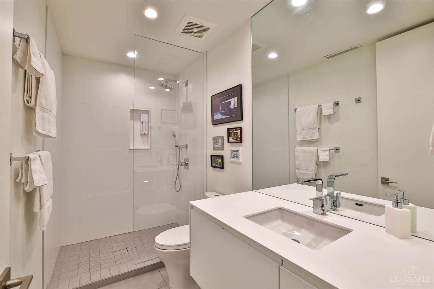 1826 Elm Street Property Photo 32