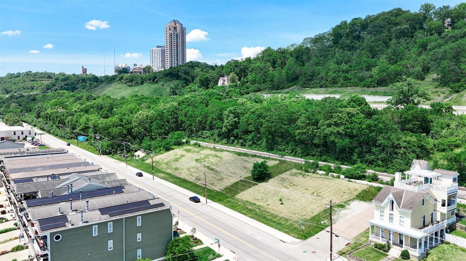 1922 Riverside Drive Property Photo 1