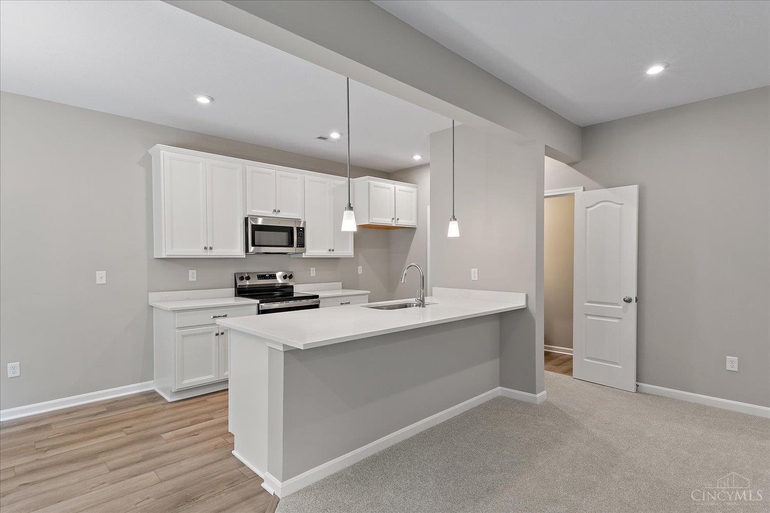1593 Summerview Lane Property Photo 2