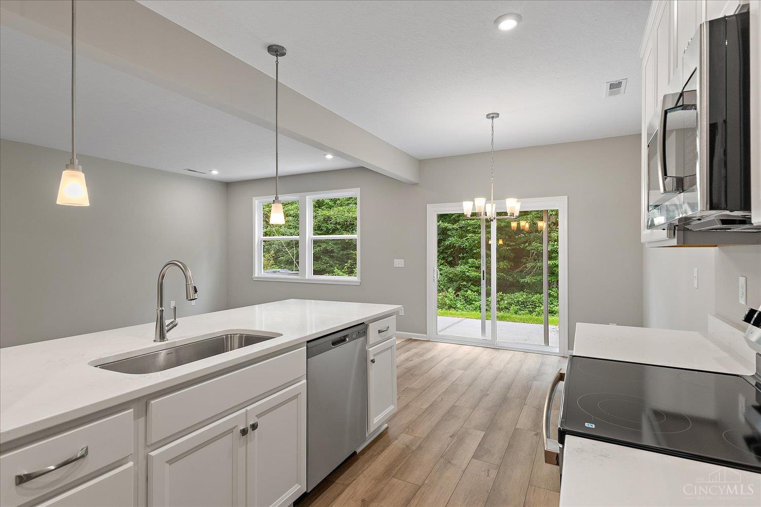 1593 Summerview Lane Property Photo 4