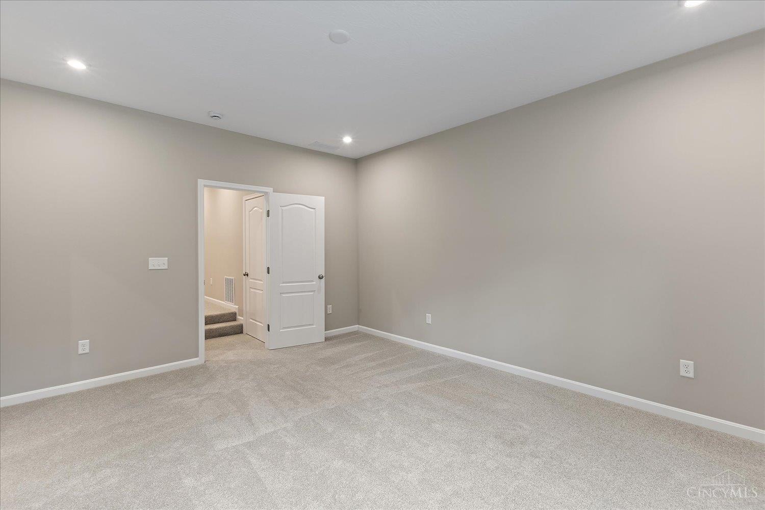 1593 Summerview Lane Property Photo 12
