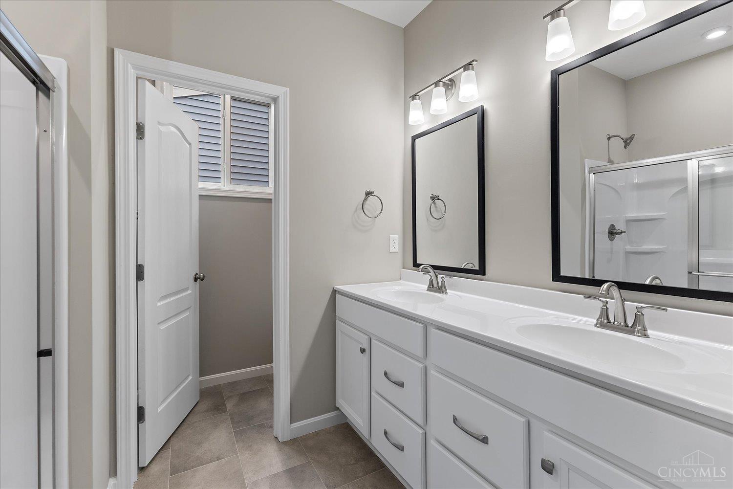 1593 Summerview Lane Property Photo 13