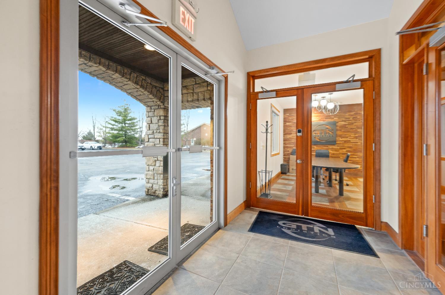 9155 Governors Way Property Photo 6