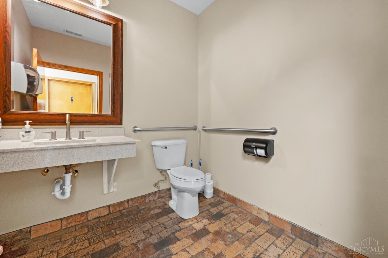 9155 Governors Way Property Photo 29