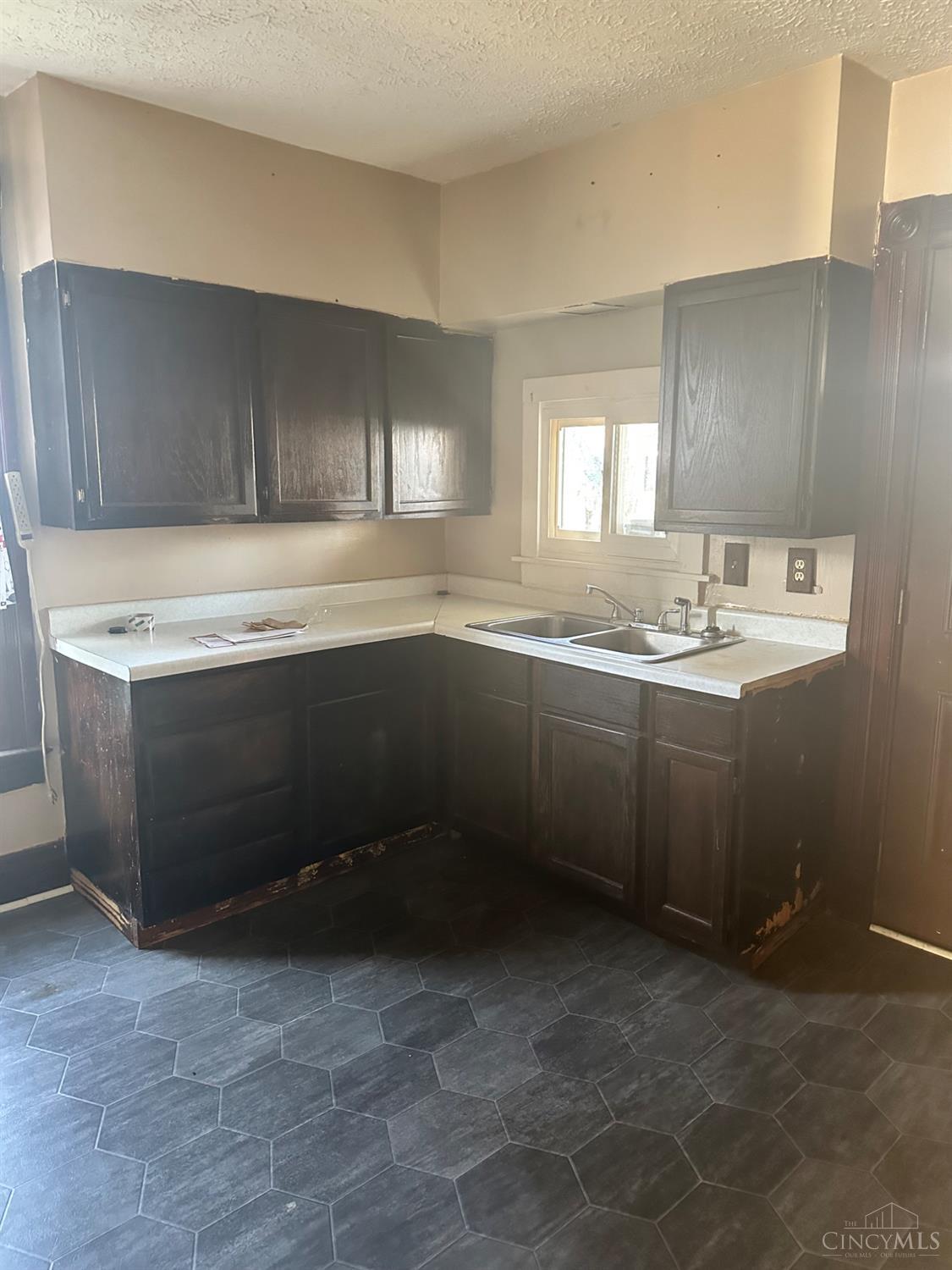 S 503 Broadway Street Property Photo 6