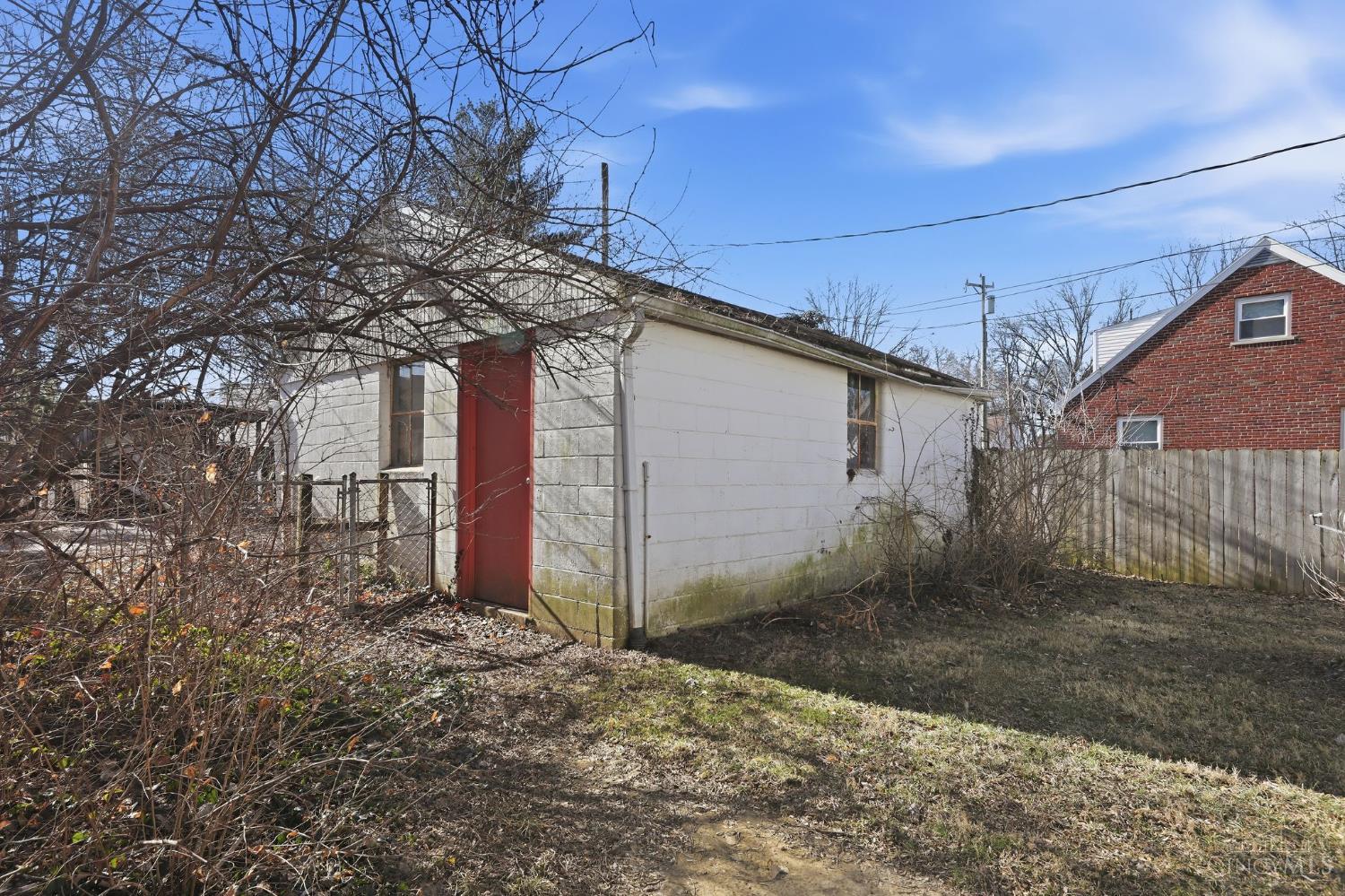 1461 Kinney Avenue Property Photo 5