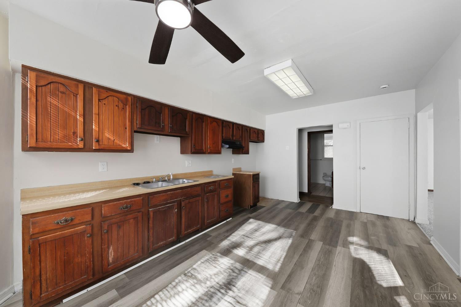 1461 Kinney Avenue Property Photo 16