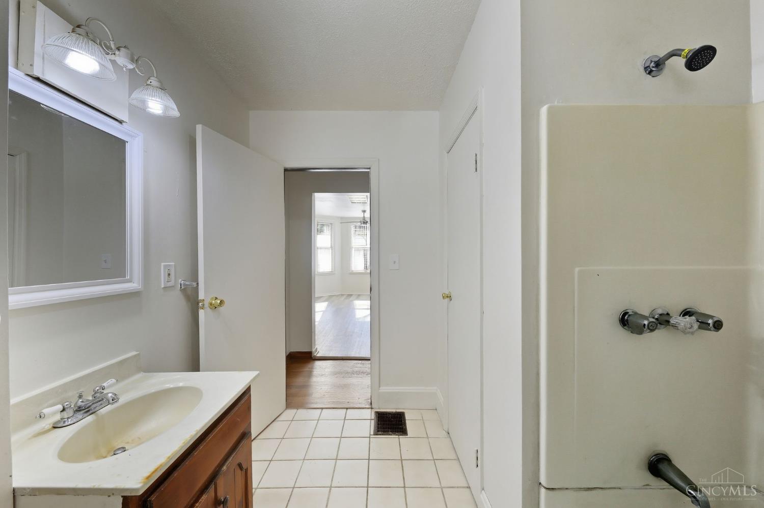 1461 Kinney Avenue Property Photo 26