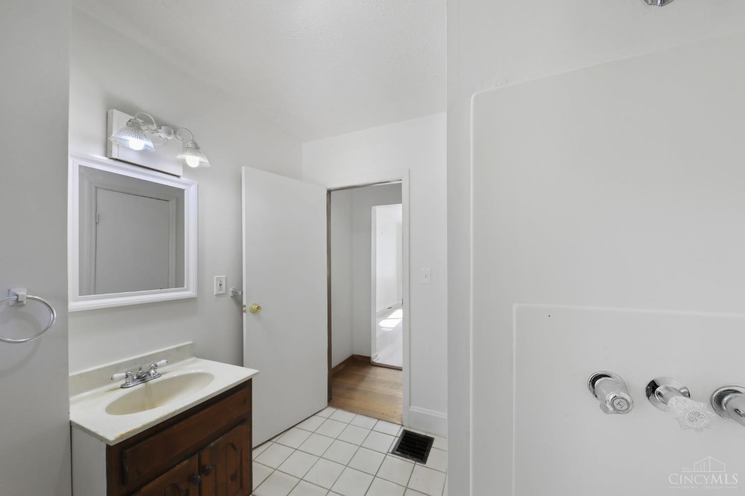 1461 Kinney Avenue Property Photo 27