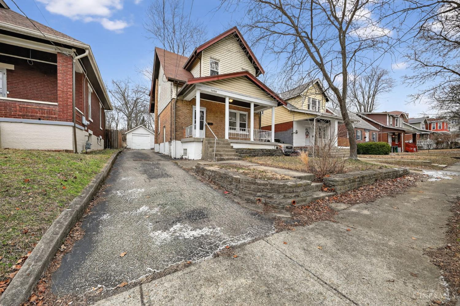 1059 Lockman Avenue Property Photo 1