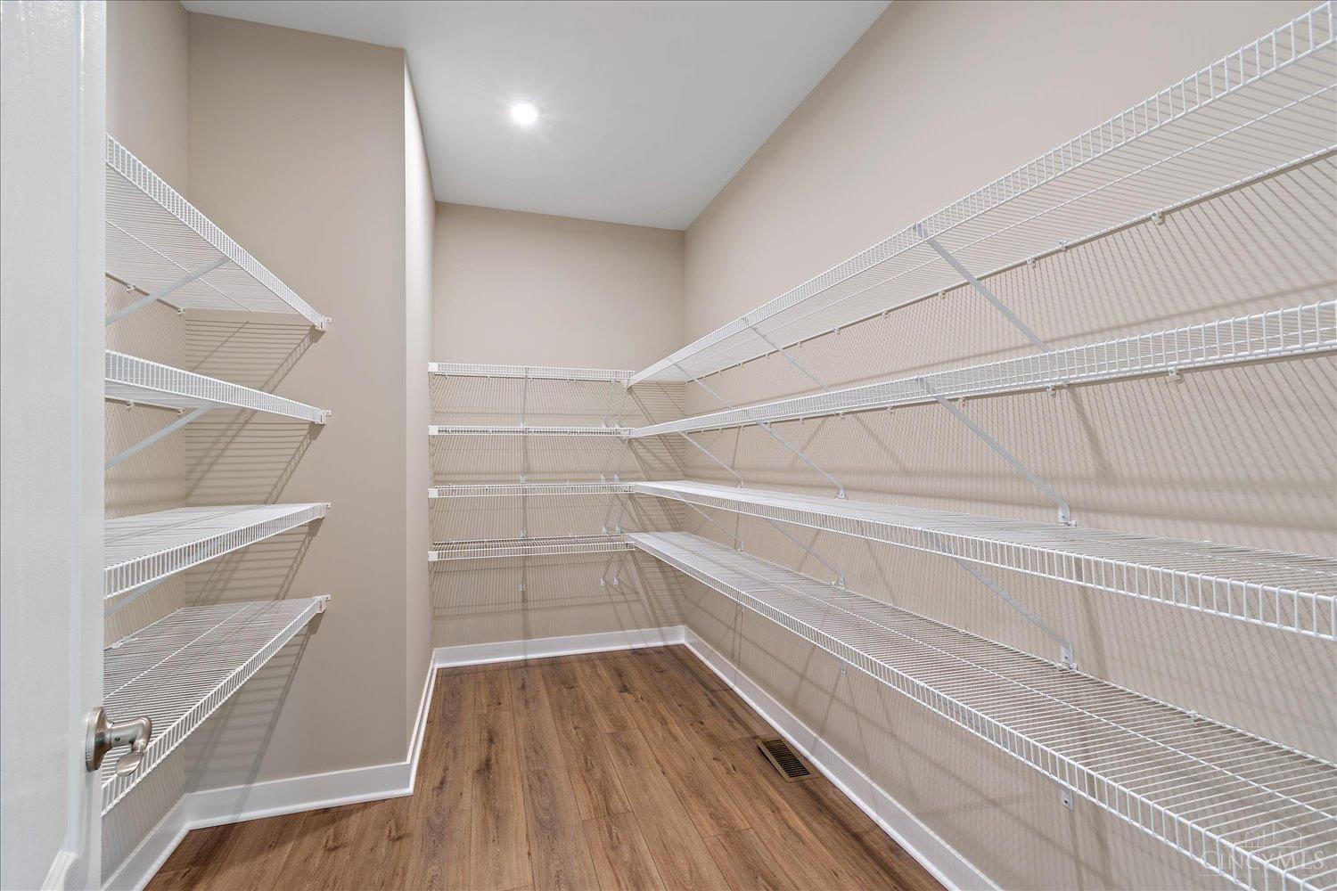 3806 Sturbridge Way Property Photo 7