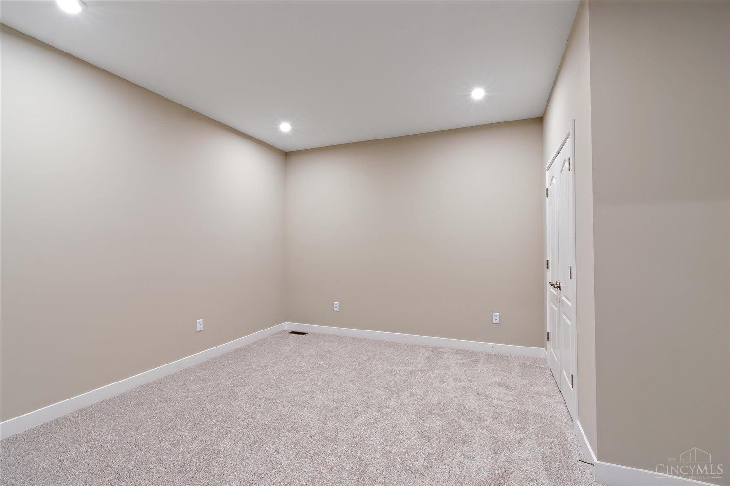 3806 Sturbridge Way Property Photo 14