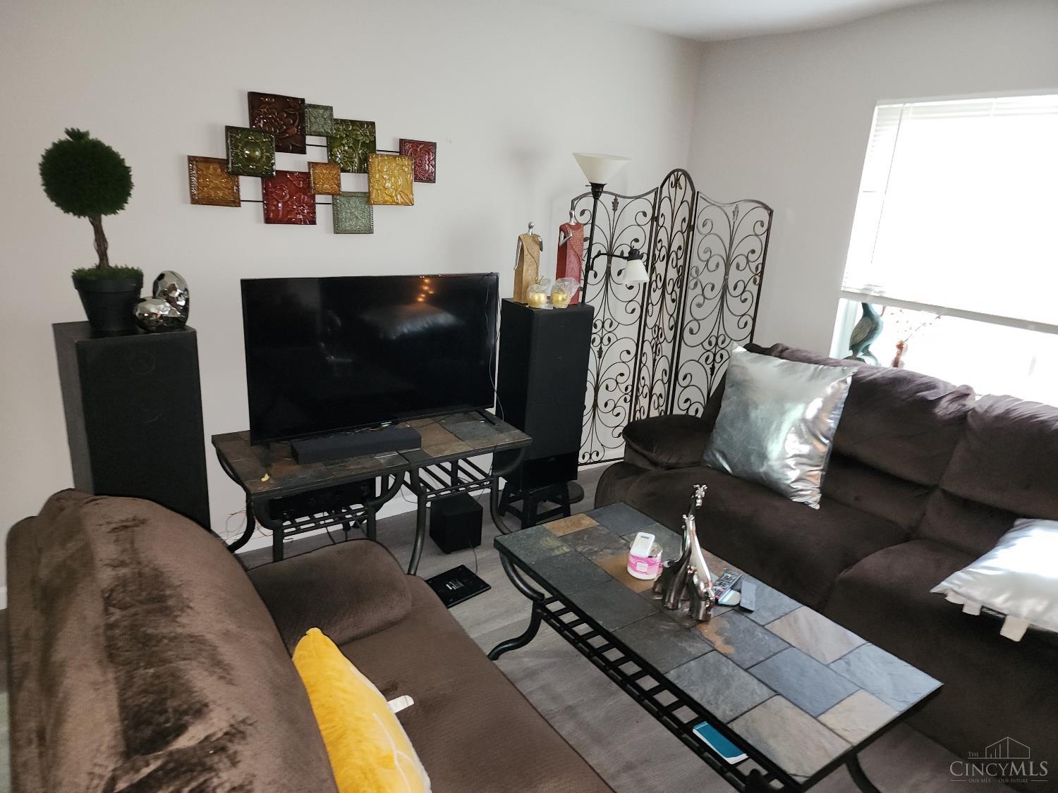 3035 Gilbert Avenue Property Photo 9