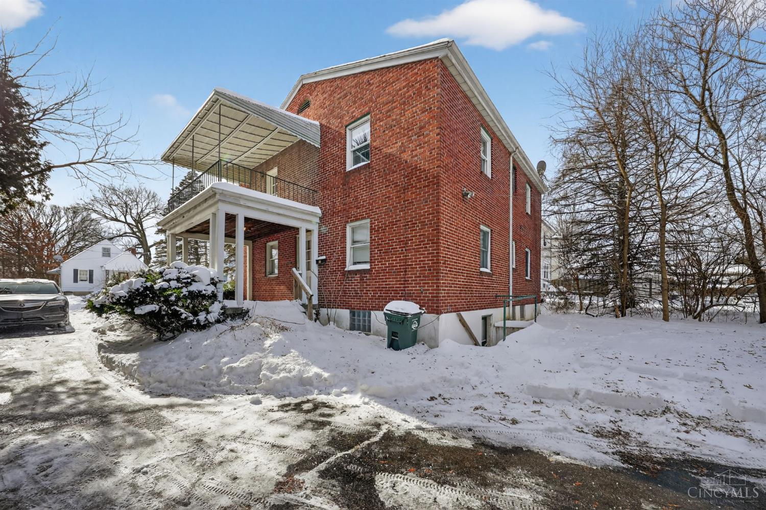 1936 Waltham Avenue Property Photo 1