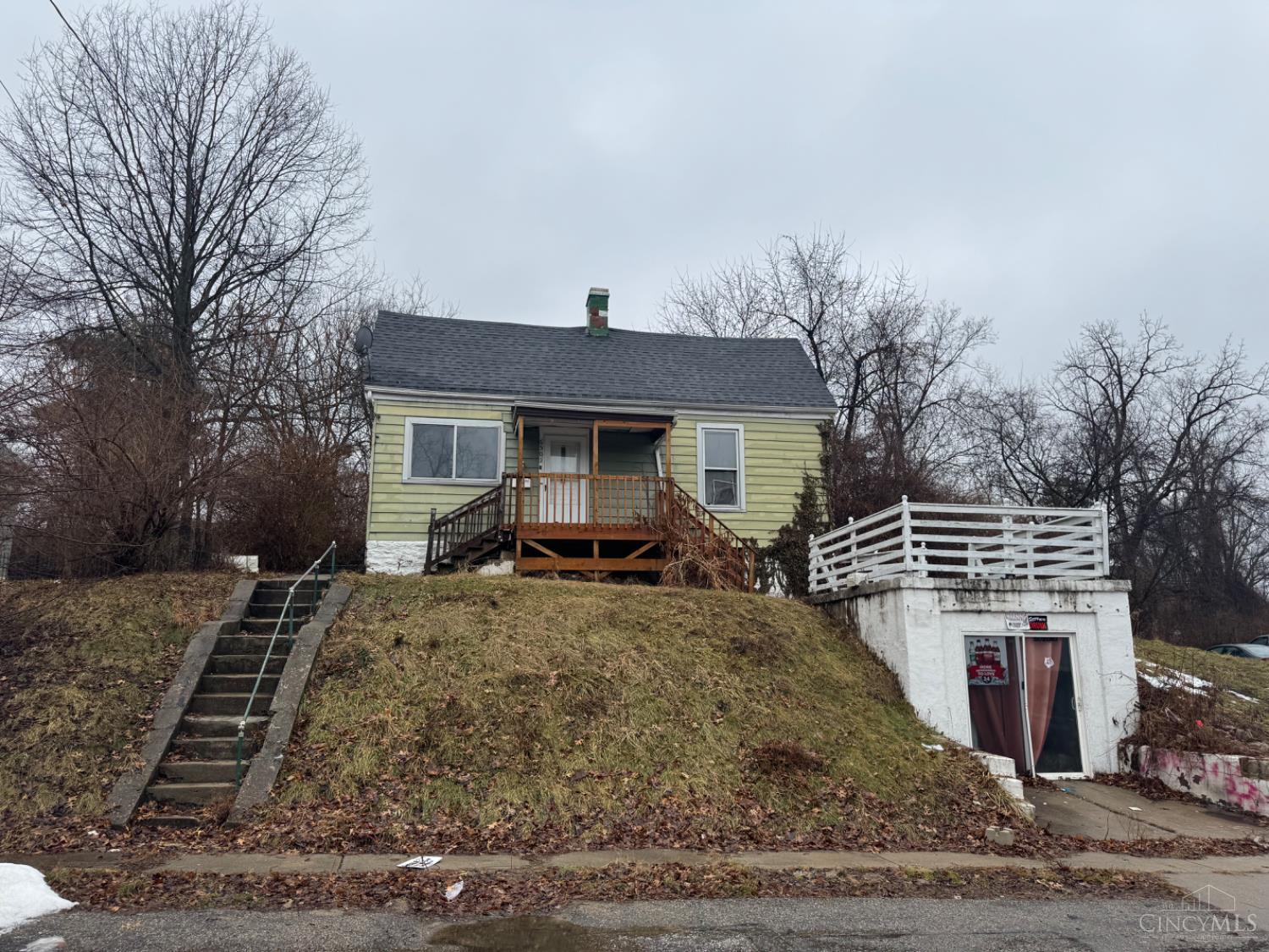 6501 Coleridge Avenue Property Photo 1