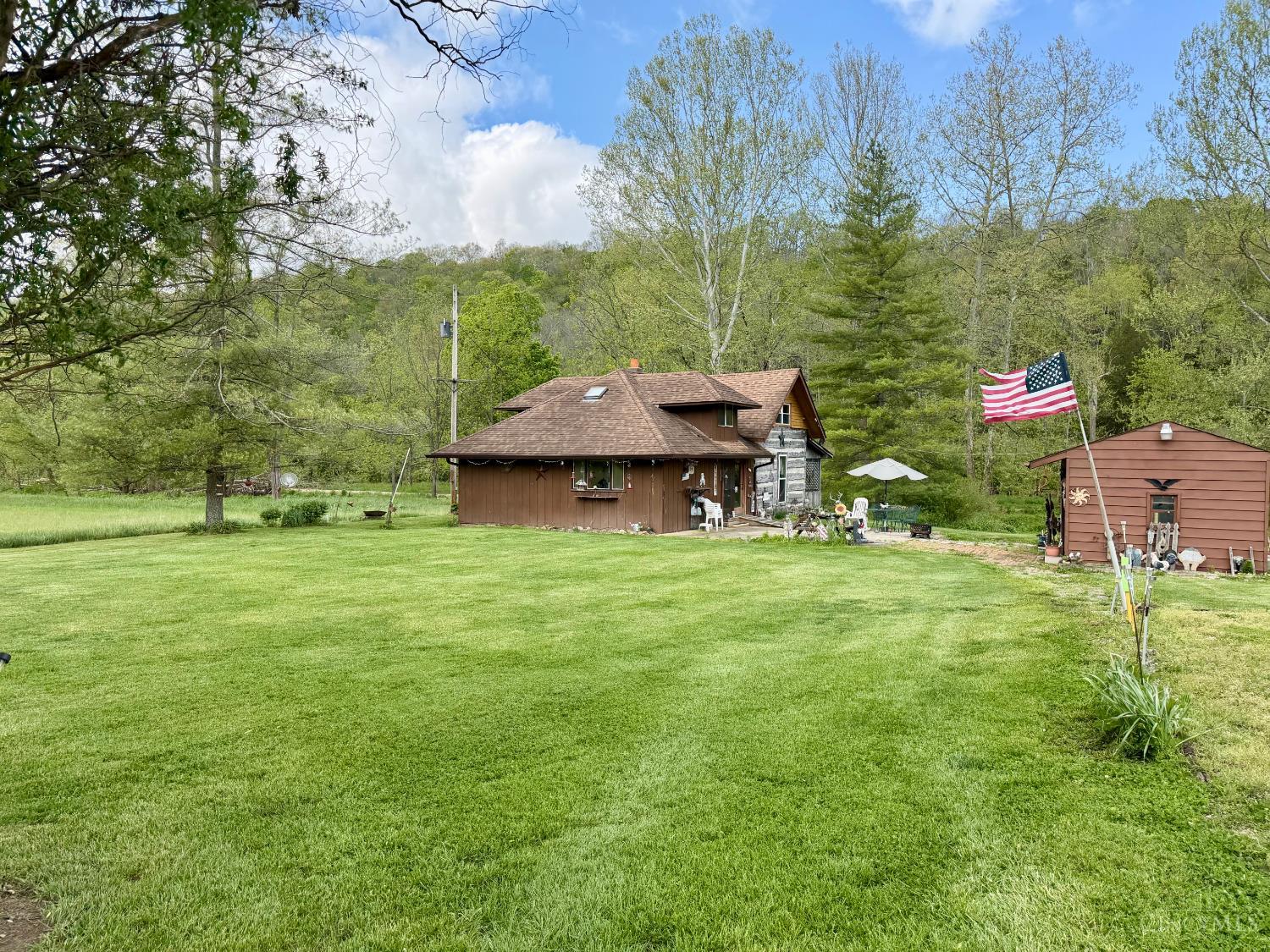 6033 Siemon Road Property Photo 1