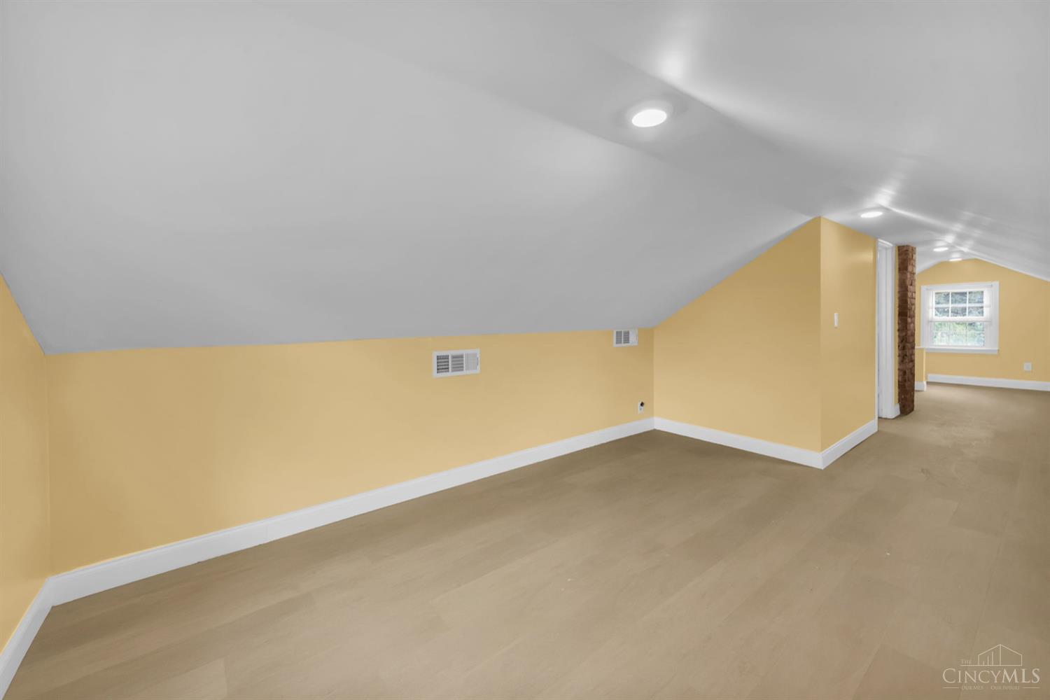 3914 Meyerfeld Avenue Property Photo 3