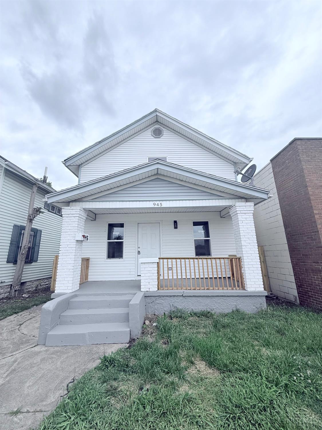 945 Springfield Street Property Photo 1