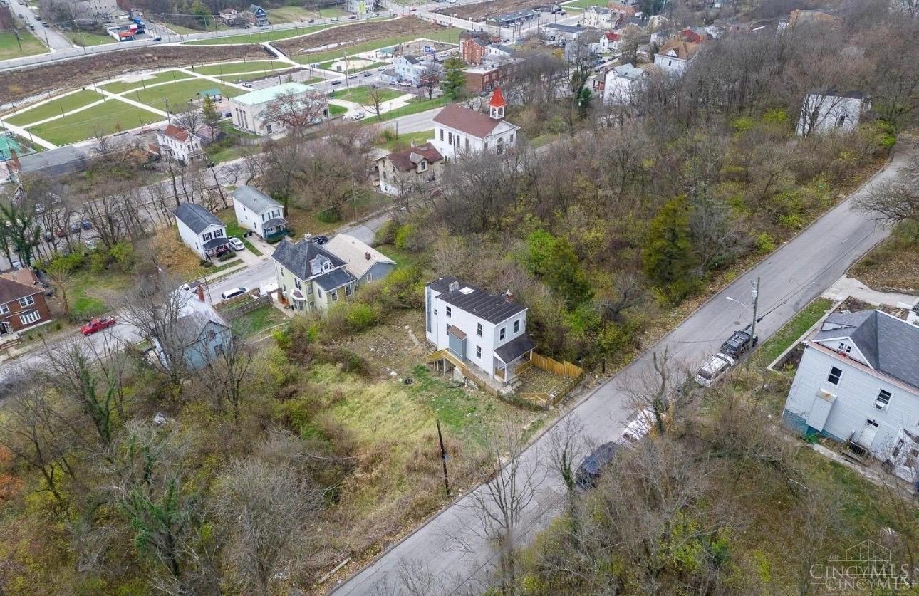 1637 Waverly Avenue Property Photo 1