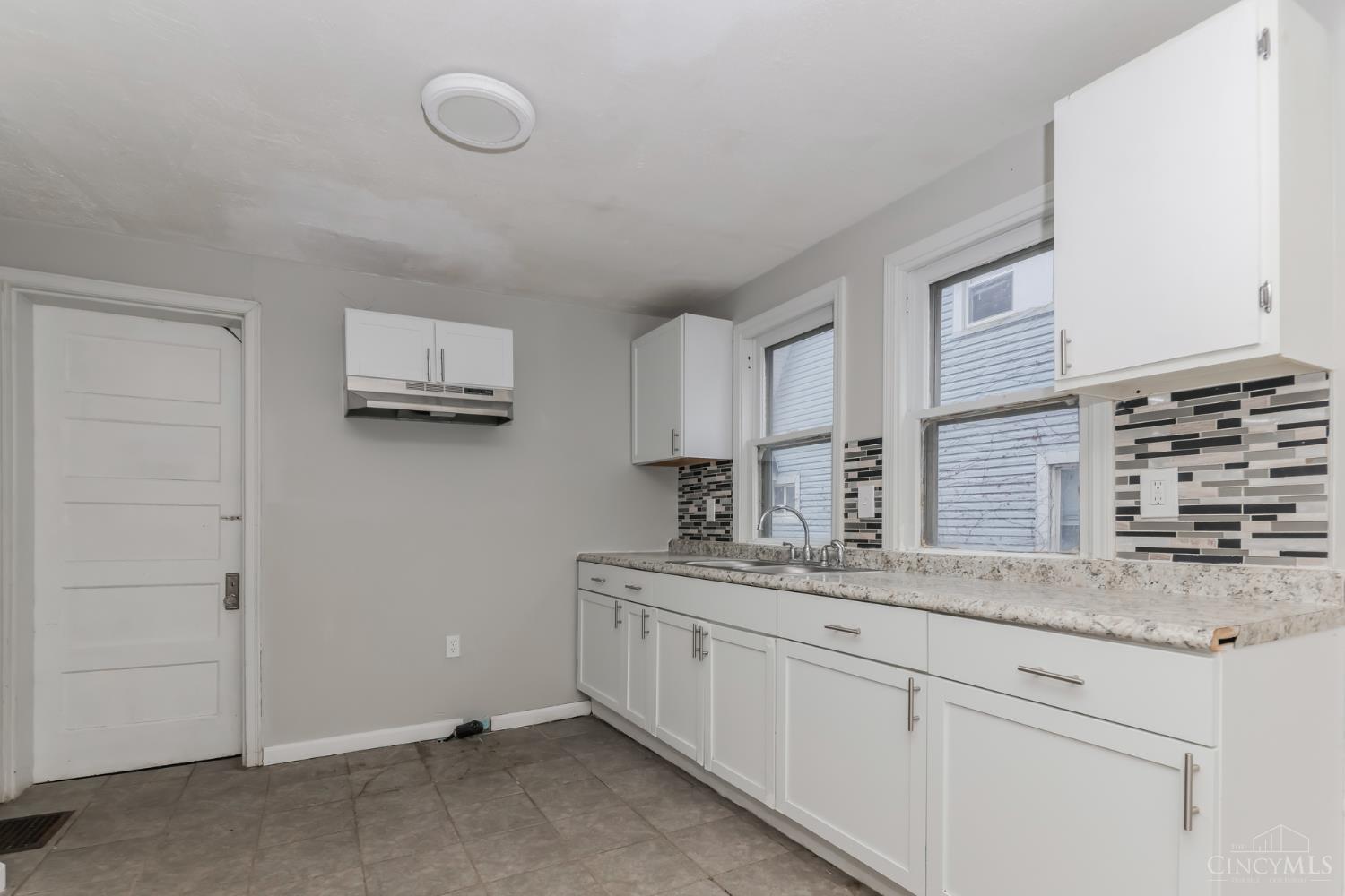 1249 Everett Drive Property Photo 7