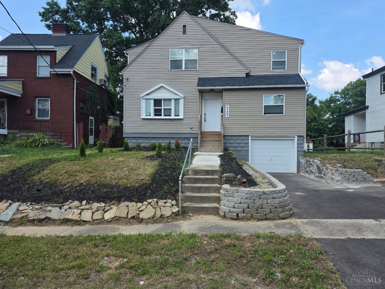 6207 Coleridge Avenue Property Photo 2