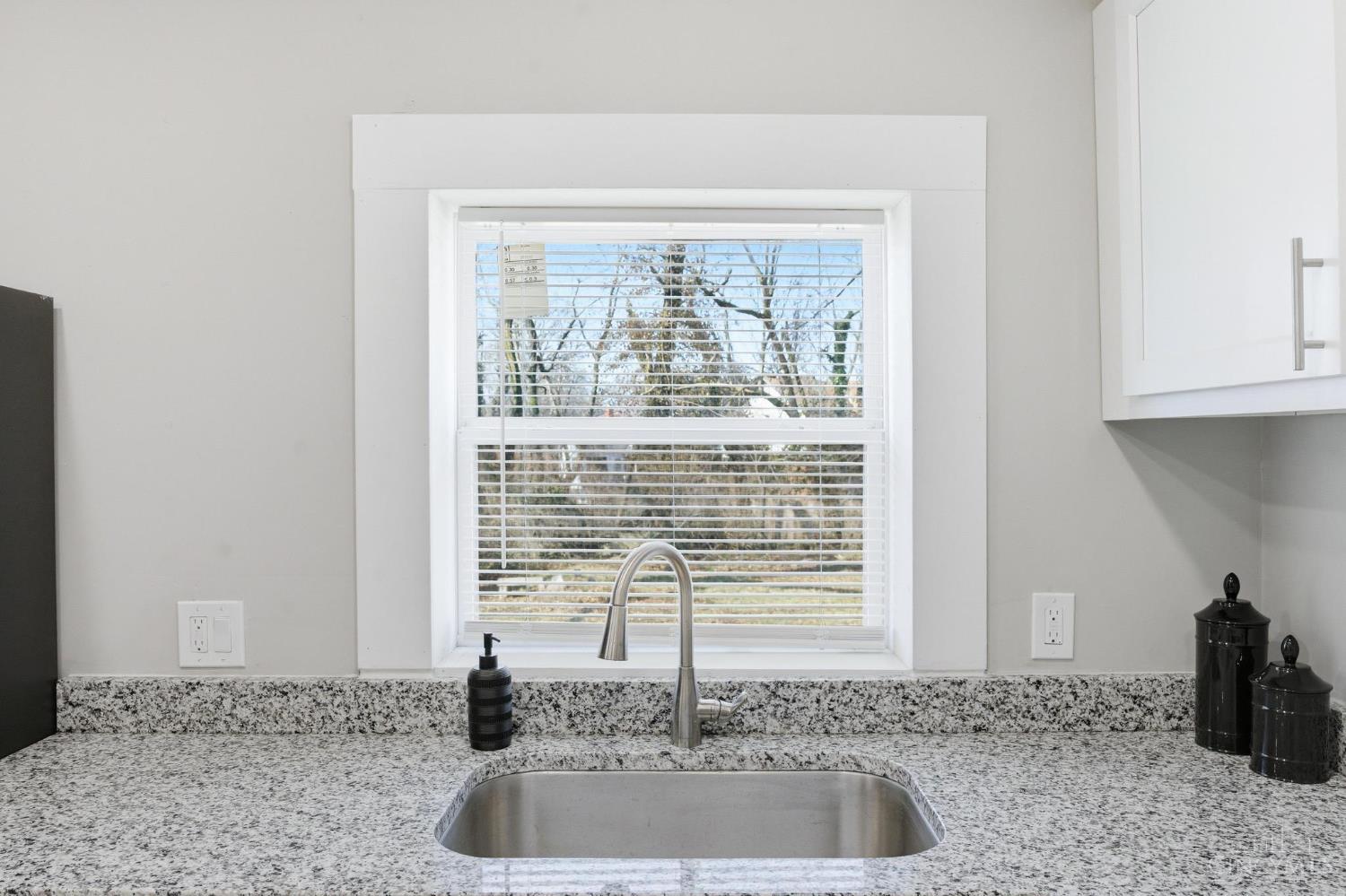 6207 Coleridge Avenue Property Photo 14