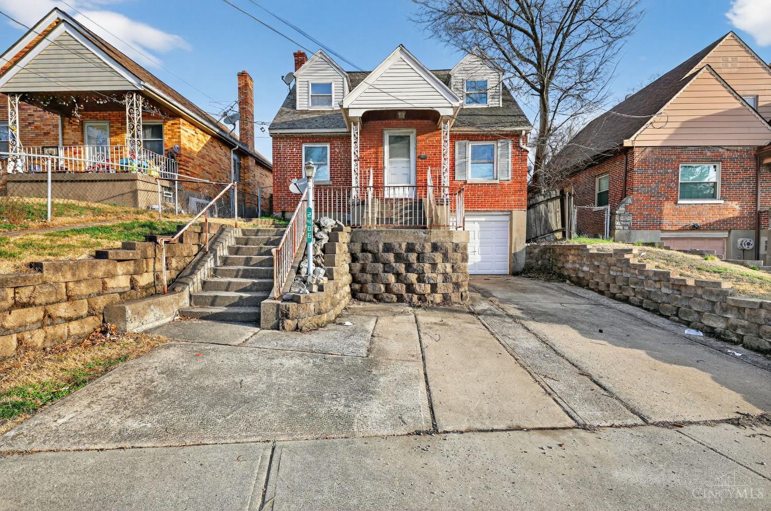 2406 Montana Avenue Property Photo 1