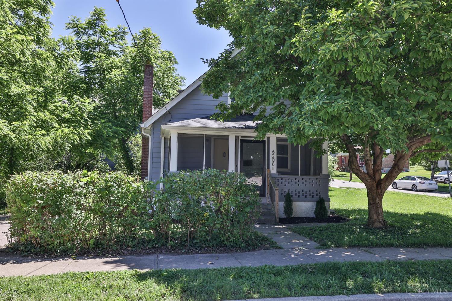 3765 Iona Avenue Property Photo 3