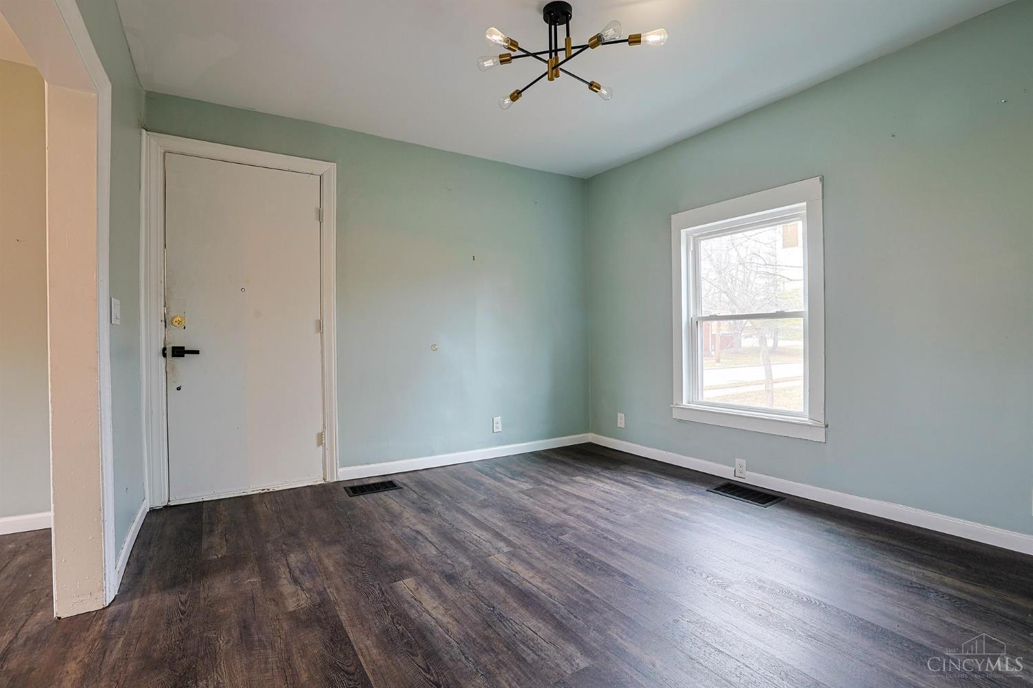 3765 Iona Avenue Property Photo 4