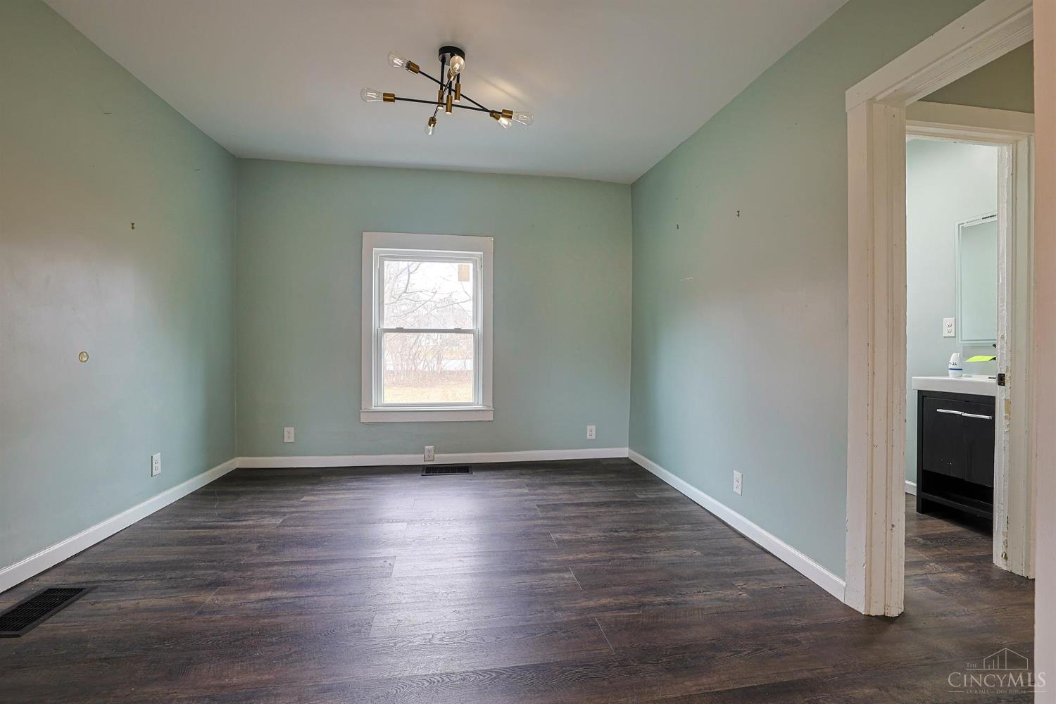 3765 Iona Avenue Property Photo 6