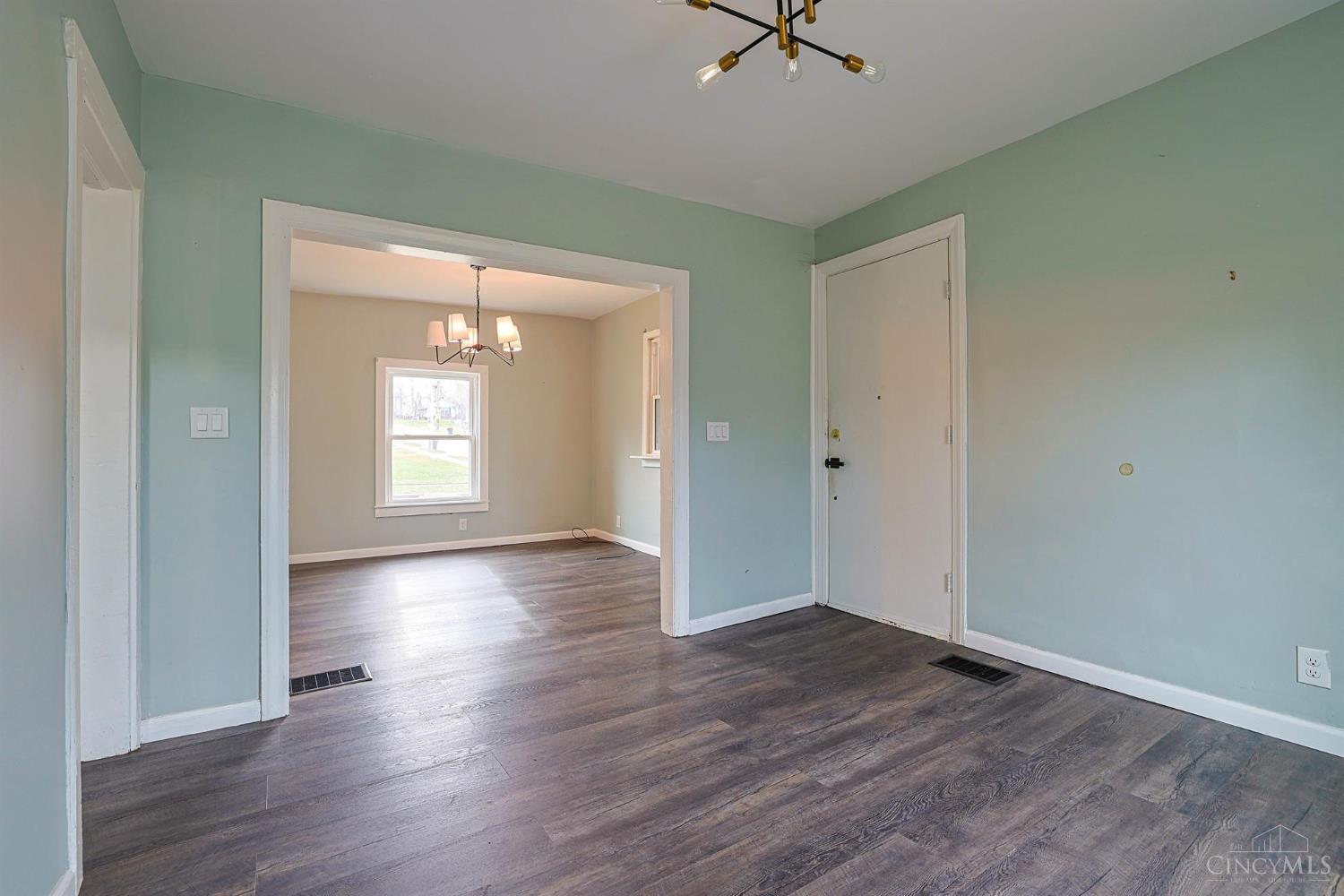 3765 Iona Avenue Property Photo 7