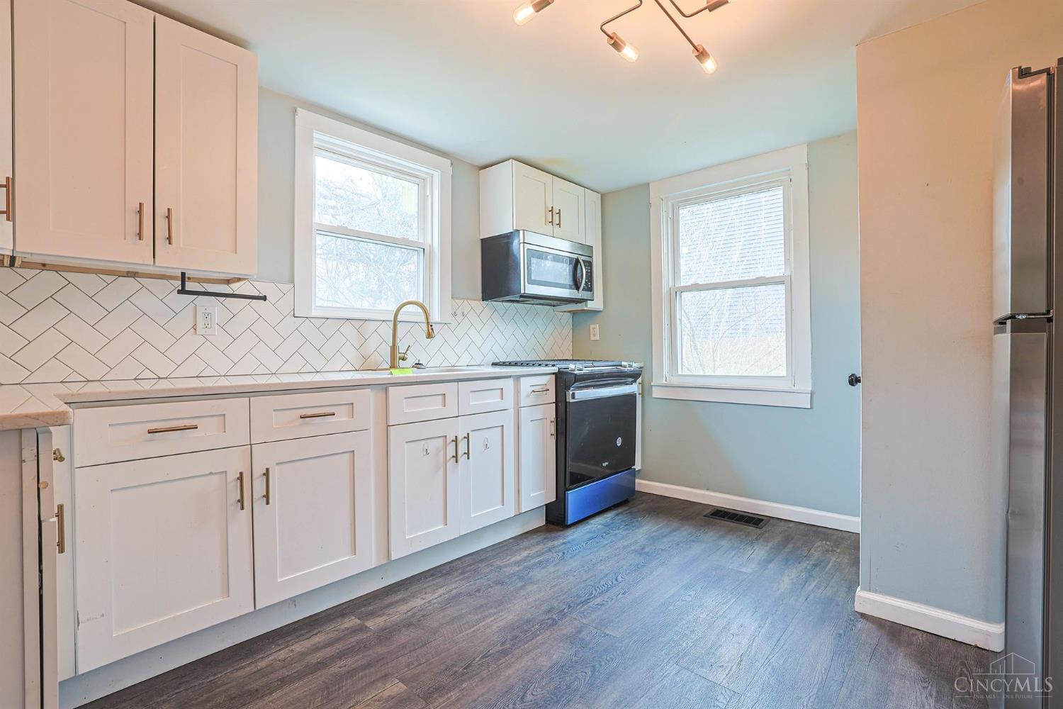 3765 Iona Avenue Property Photo 10