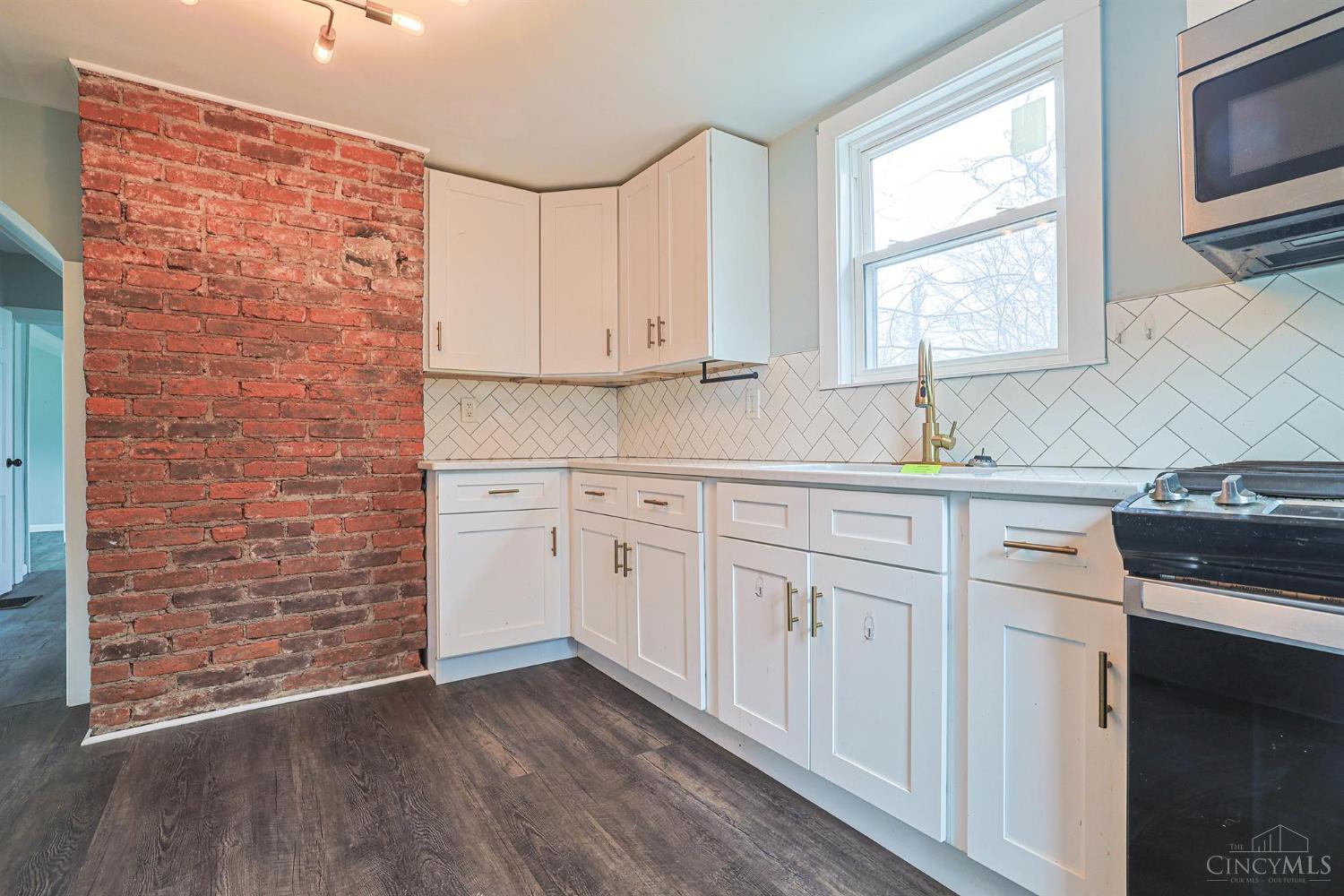 3765 Iona Avenue Property Photo 11