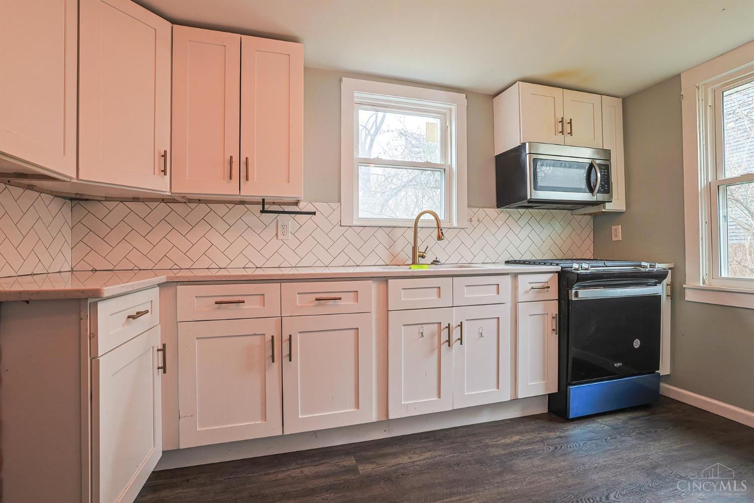 3765 Iona Avenue Property Photo 12