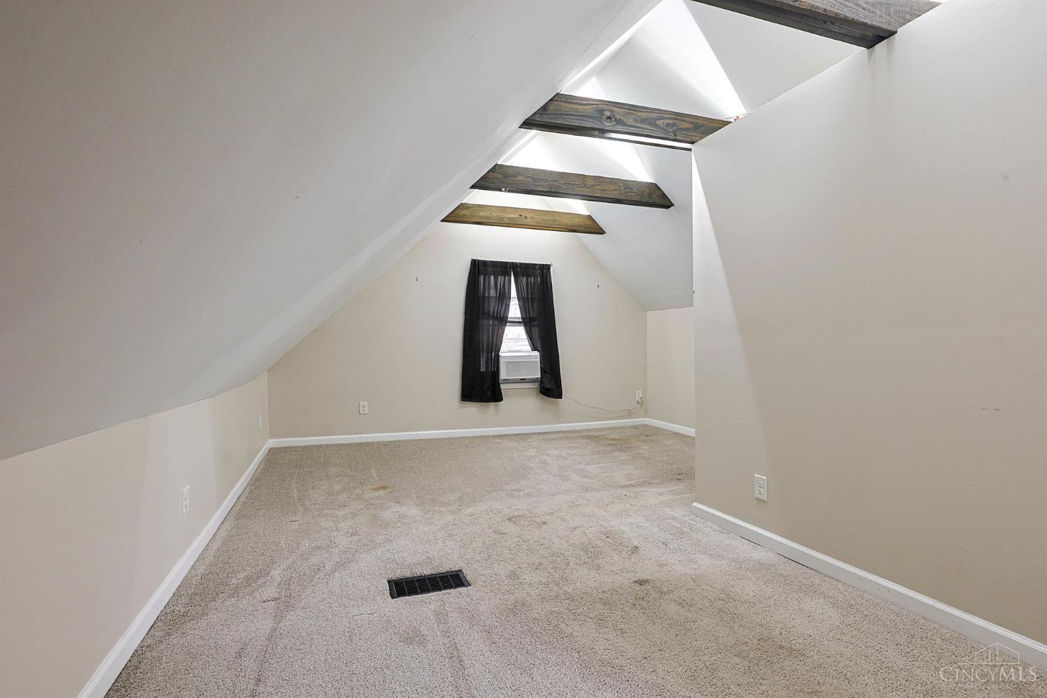3765 Iona Avenue Property Photo 14