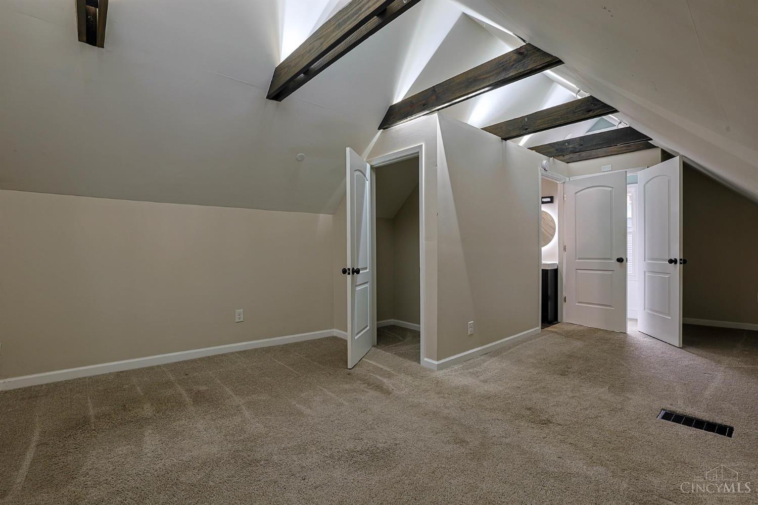 3765 Iona Avenue Property Photo 15
